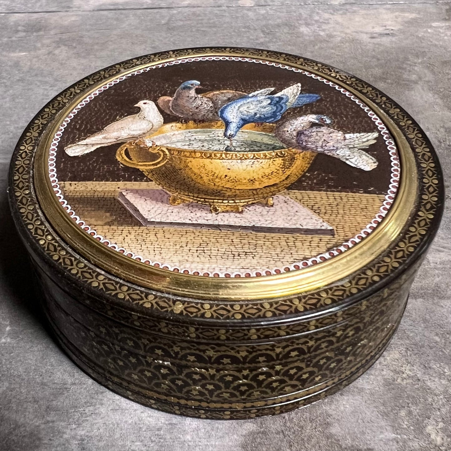 18th-Century Roman Micromosaic Snuff Box – Doves of Pliny, Attributed to Circle of Giacomo Raffaelli c.1780-1800