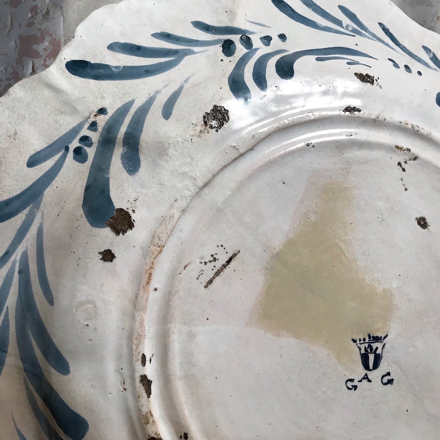 Rare Huge Savona Liguria Maiolica Charger attributed to Giovanni Antonio Guidobono c.1660-1680.