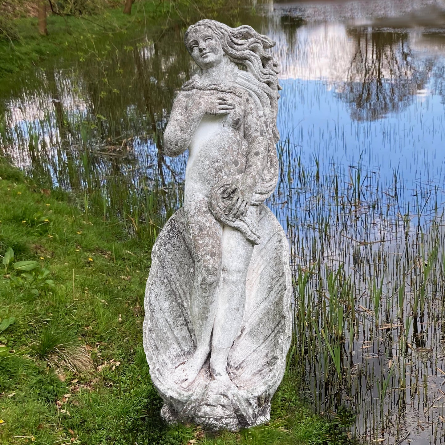 The Birth of Venus Statue