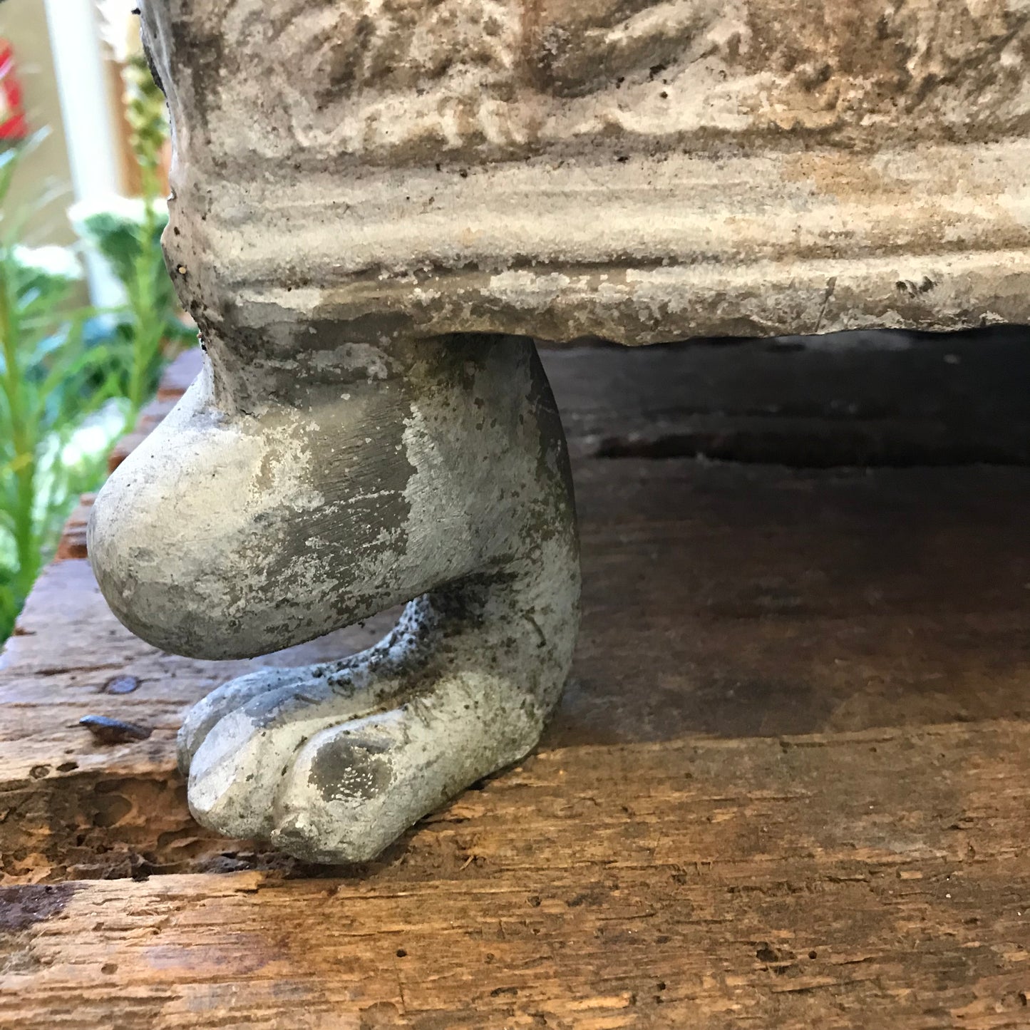 Regency Rams Head Lead Planter