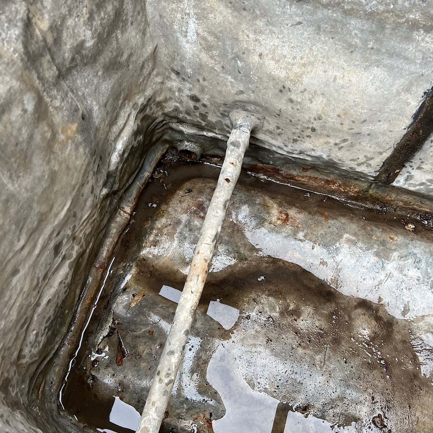 Rare Queen Anne Lead Cistern with Cherubs 1711