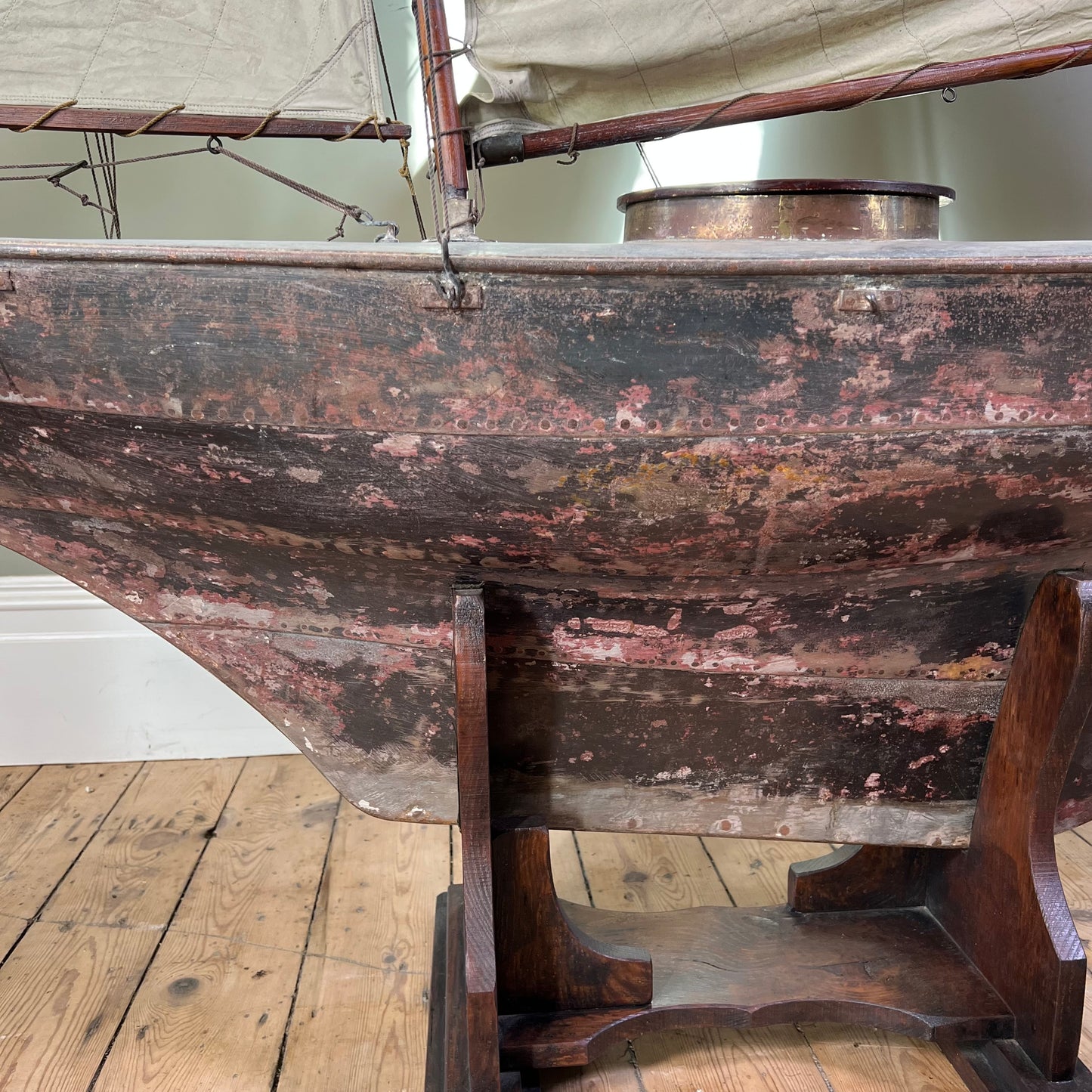 Exceptional Scale “Golden Jubilee 1887” Racing Pond Yacht, formerly property of Queen Victoria