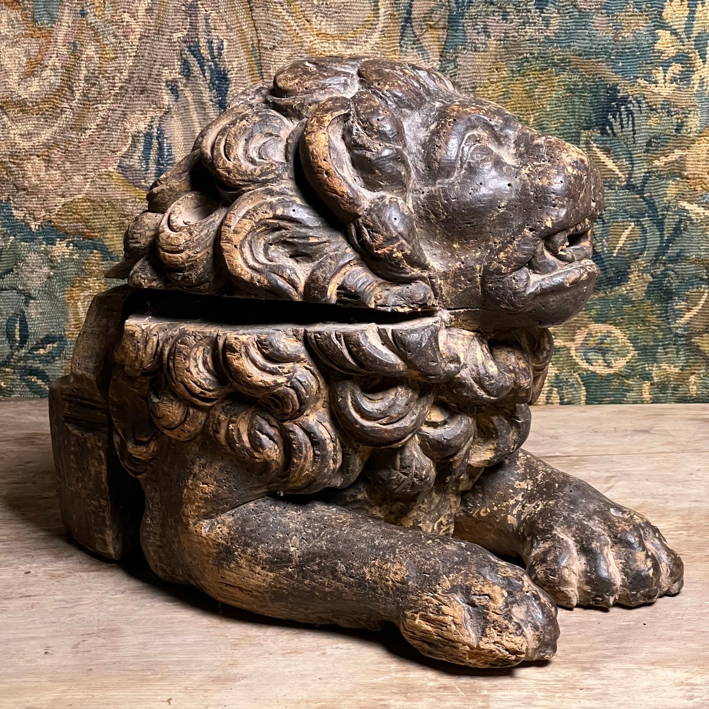 Italian Baroque Carved Walnut Lion Furniture Bearers, 17th century (c. 1650–1700)