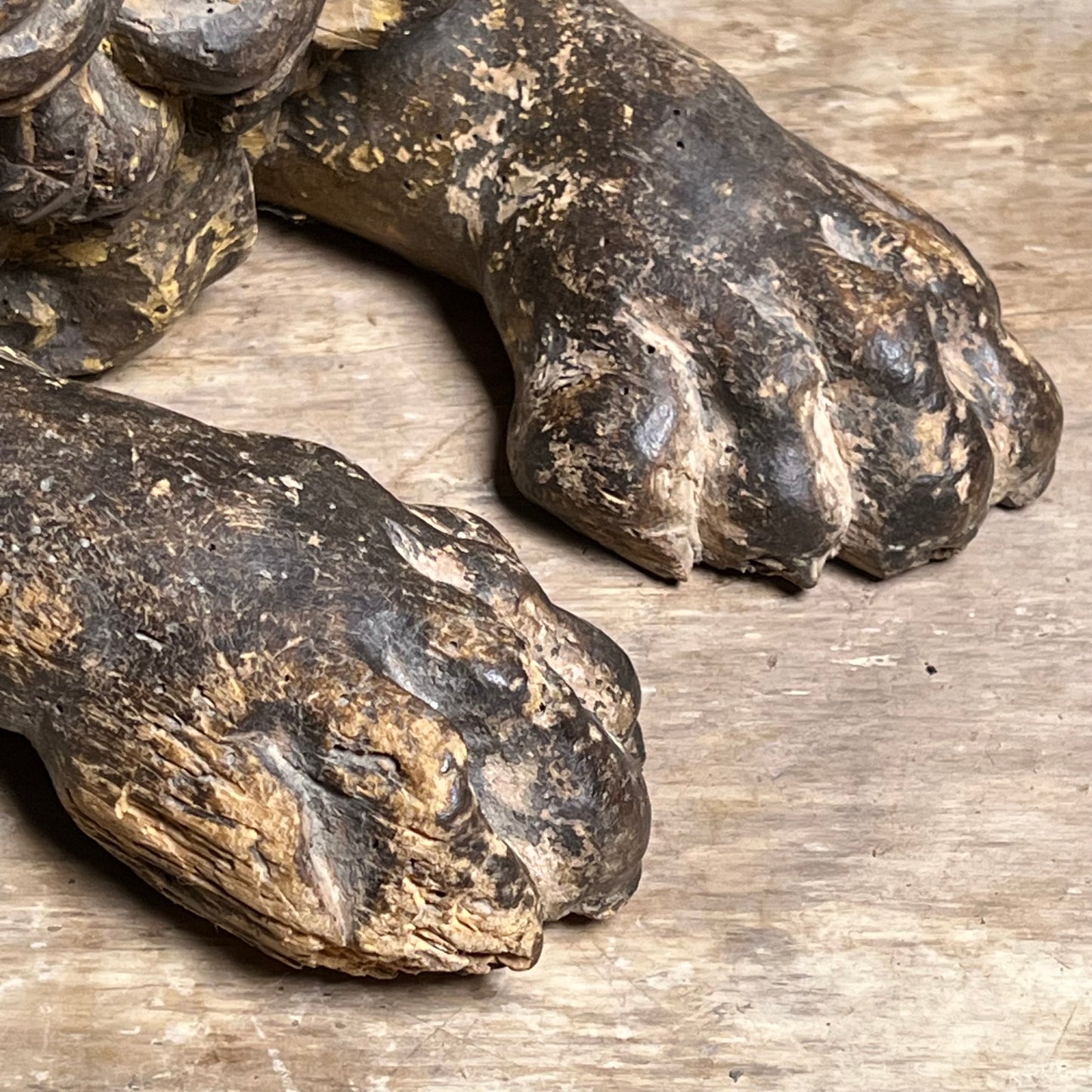 Italian Baroque Carved Walnut Lion Furniture Bearers, 17th century (c. 1650–1700)