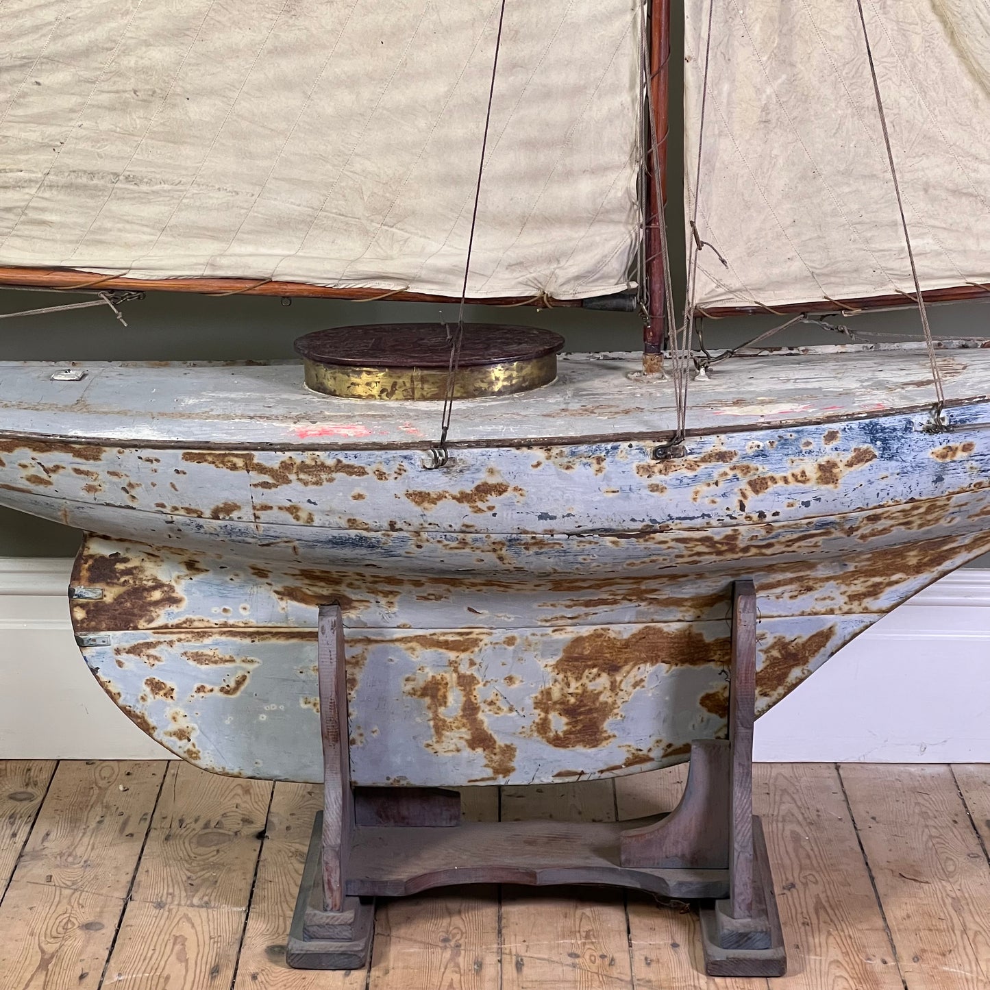 Exceptional Scale “Coronation 1838” Racing Pond Yacht, formerly property of Queen Victoria