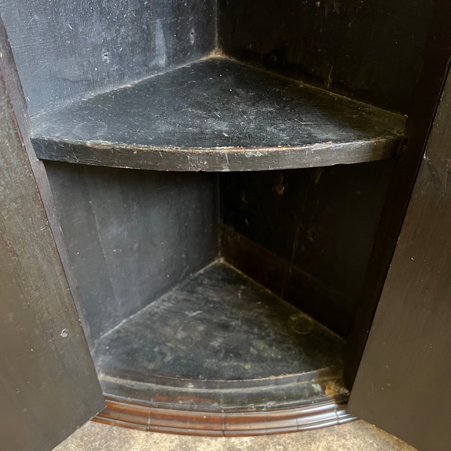 English George III Bow-Fronted Mahogany Corner Cupboard with Geometric Inlay, c.1770