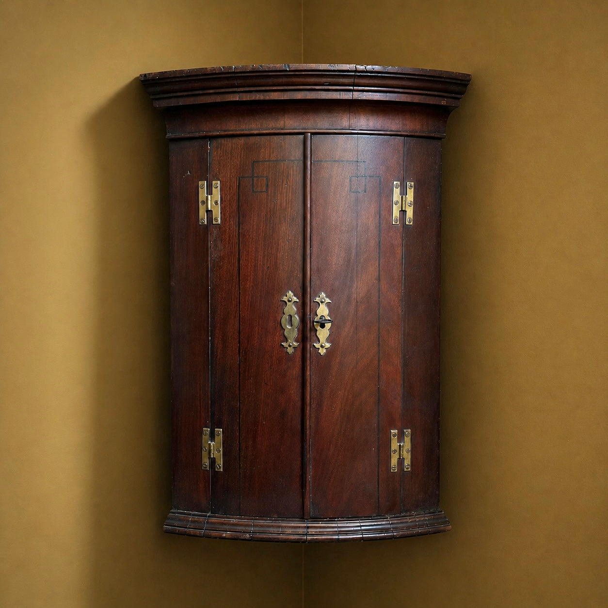 English George III Bow-Fronted Mahogany Corner Cupboard with Geometric Inlay, c.1770