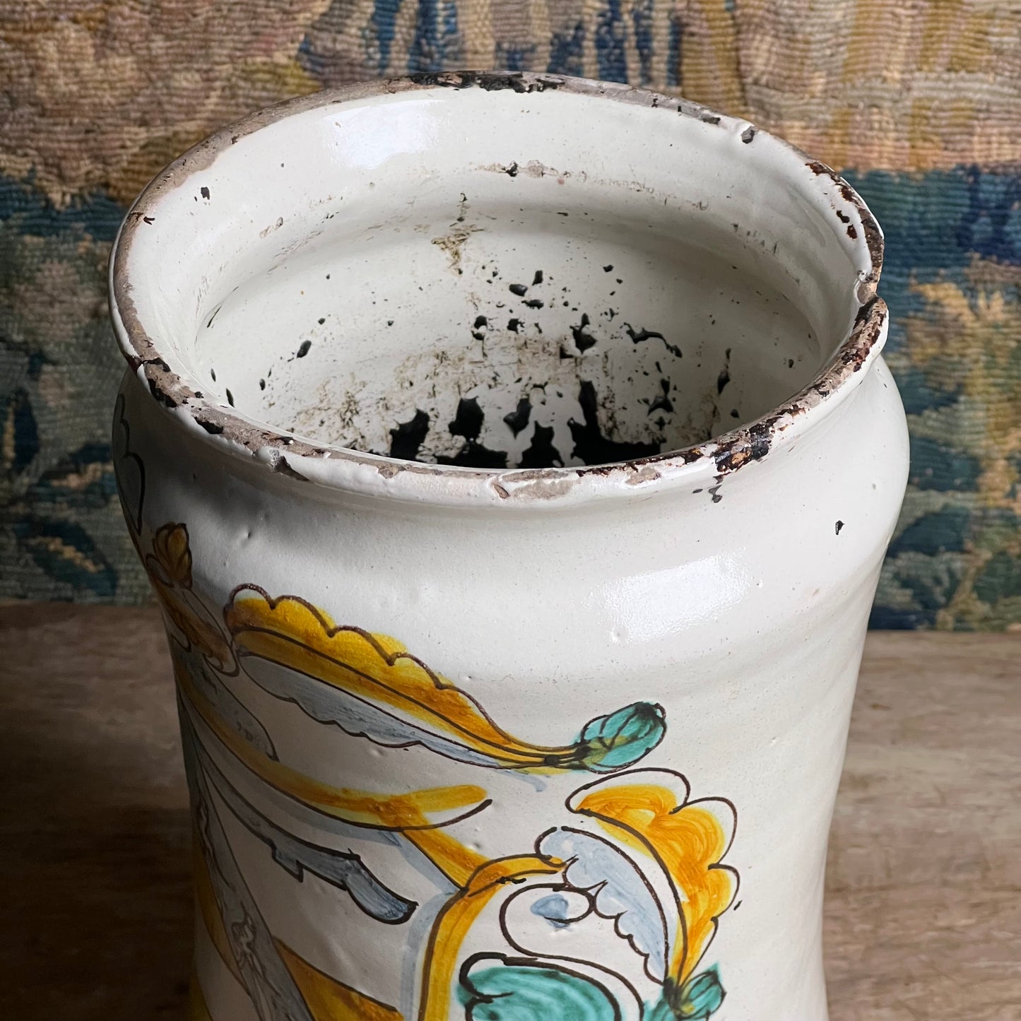 Large Italian Maiolica Albarello, Montelupo (Tuscany), late 17th / early 18th century c. 1690–1720