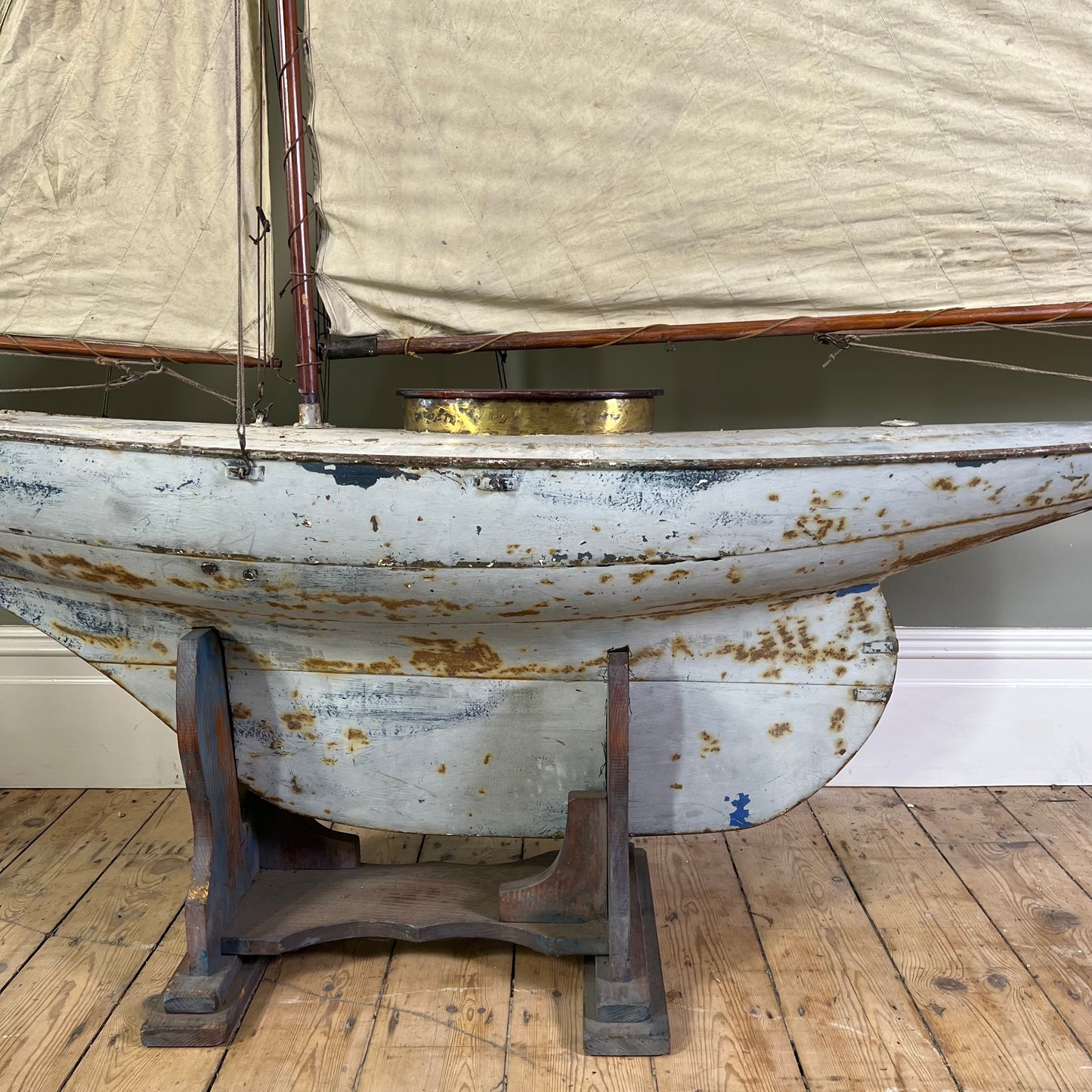 Exceptional Scale “Coronation 1838” Racing Pond Yacht, formerly property of Queen Victoria