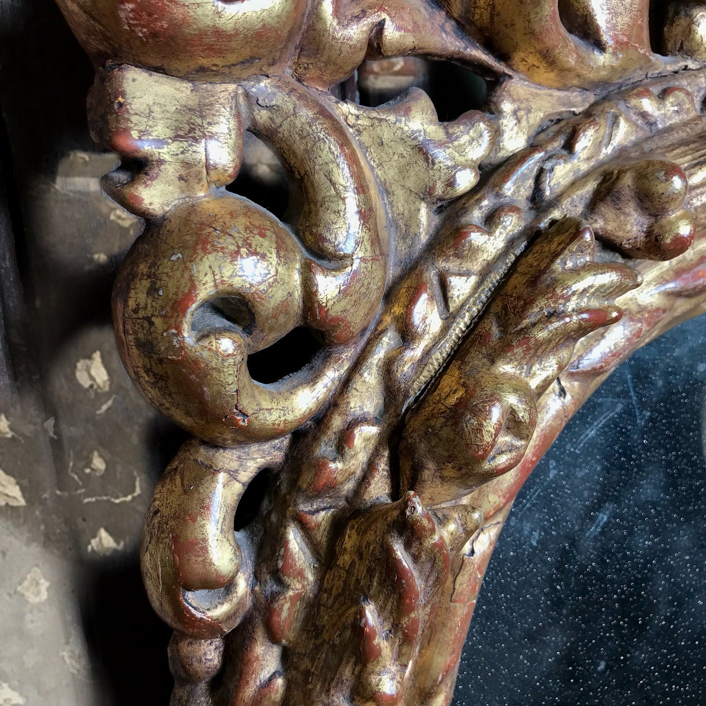 Italian Baroque Giltwood Wall Mirror, late 17th / early 18th century (circa 1690–1720)