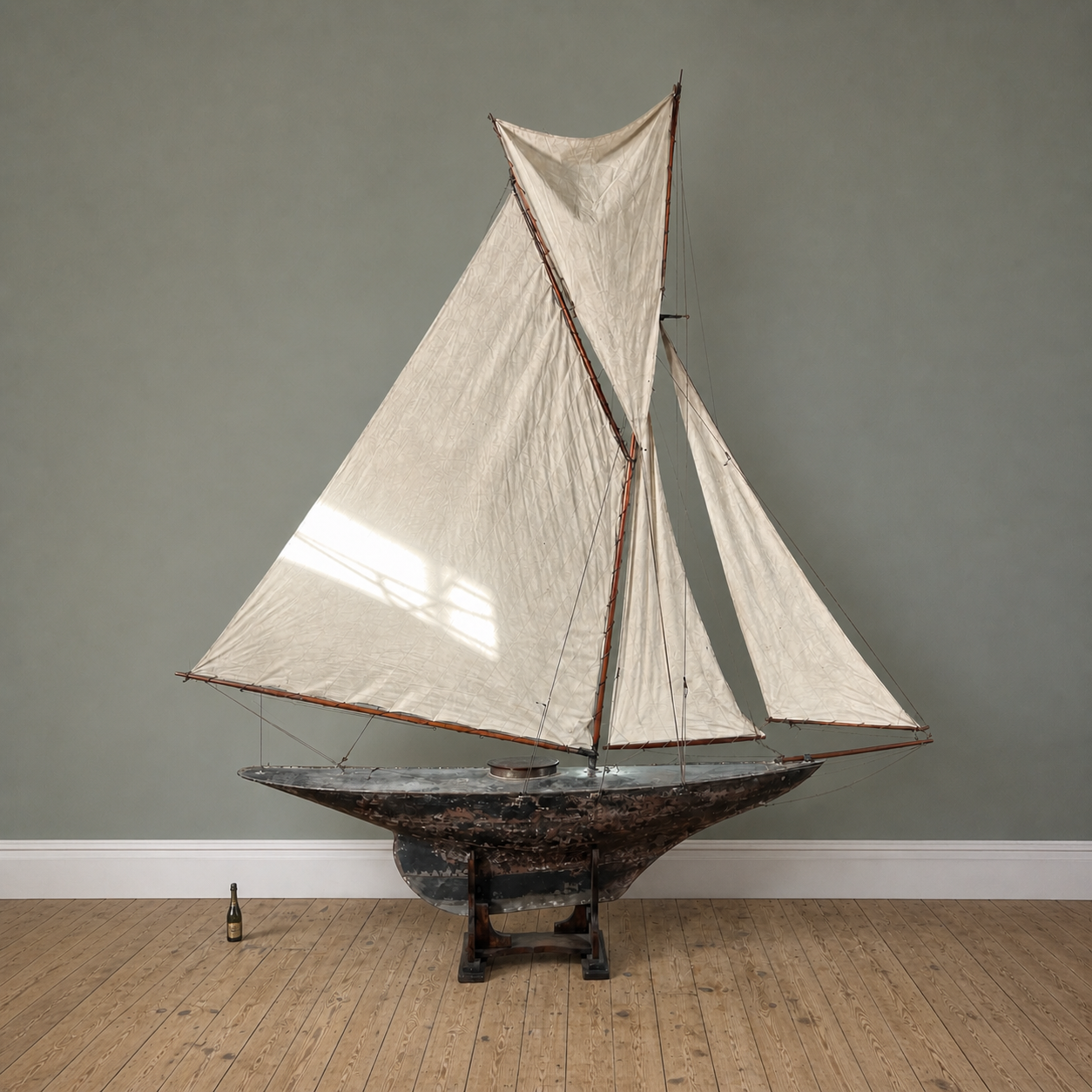 Exceptional Scale “Golden Jubilee 1887” Racing Pond Yacht, formerly property of Queen Victoria