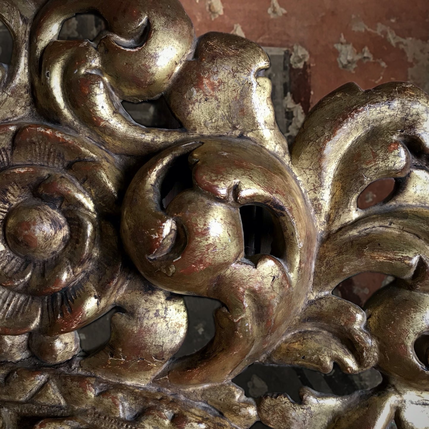 Italian Baroque Giltwood Wall Mirror, late 17th / early 18th century (circa 1690–1720)