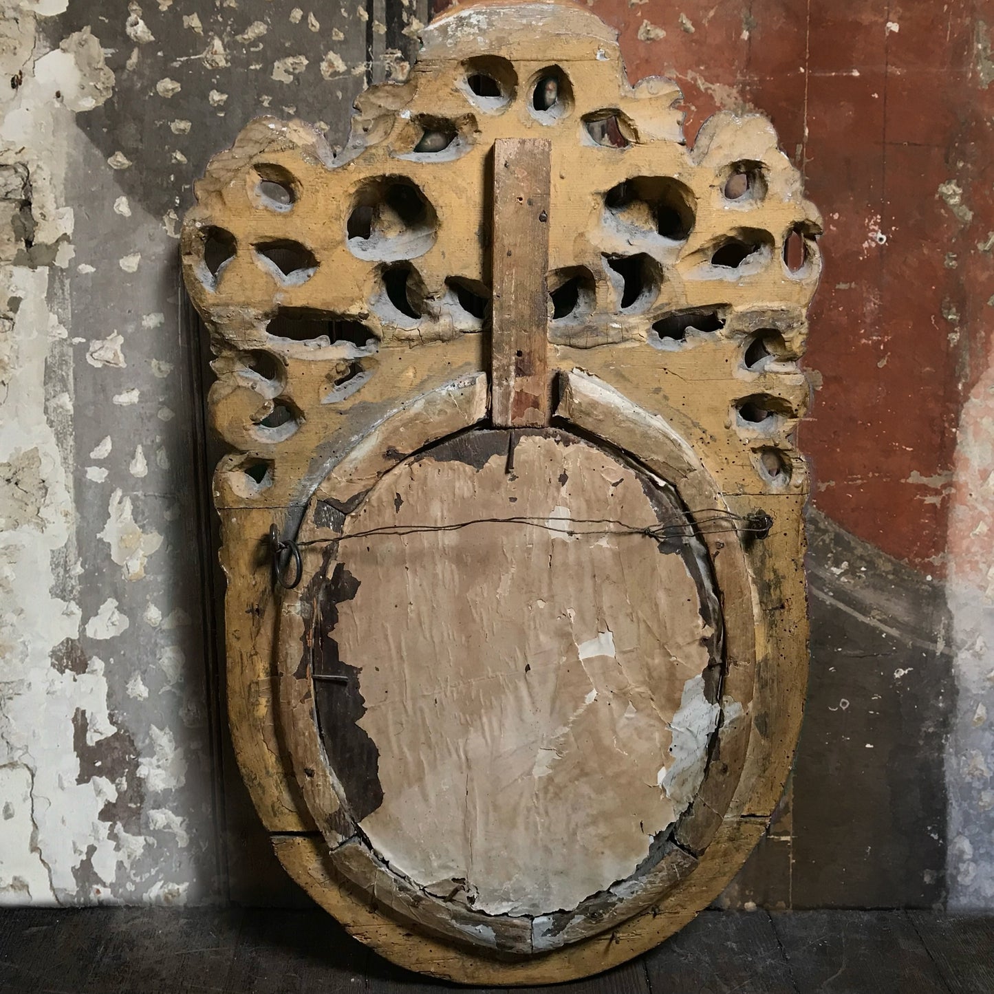 Italian Baroque Giltwood Wall Mirror, late 17th / early 18th century (circa 1690–1720)