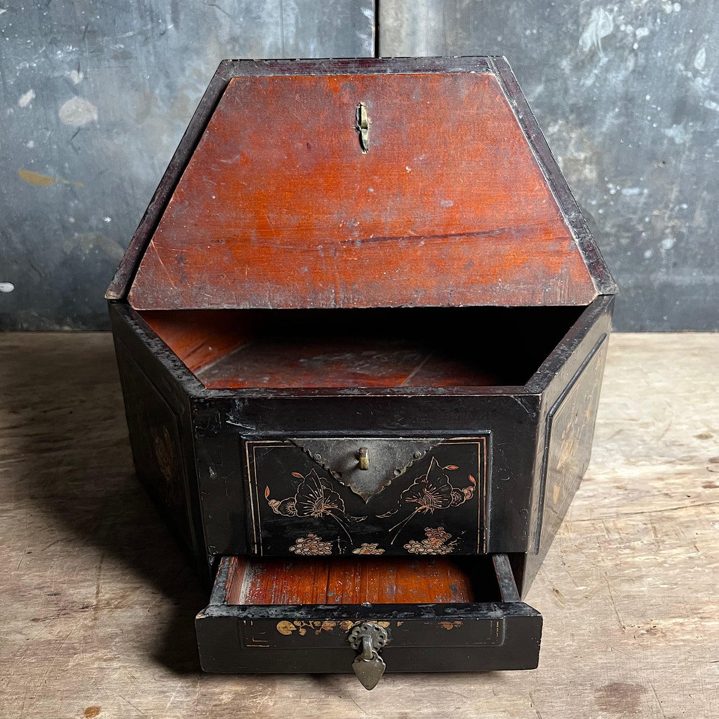 Hexagonal Chinese Export Jewellery Box Late 19th Century