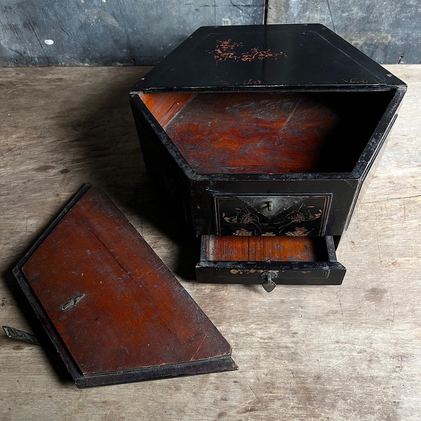 Hexagonal Chinese Export Jewellery Box Late 19th Century